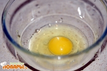 Шаг 3: Яйцо взбить до пены в …