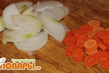 Шаг 2: - Грибы помыть и порезать …