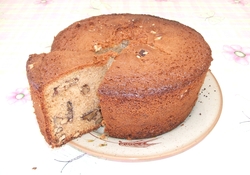 Рецепт: Яблочный бисквит с корицей и грецкими орехами