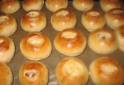 Ватрушки с творогом и изюмом