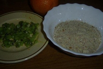 Шаг 3: Киви очень мелко режем. Собираем …