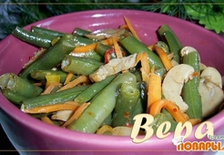 Остренький салат с фасолью