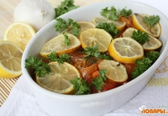 Запеченная рыба с помидорами и лимоном