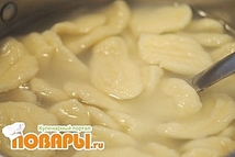 Шаг 6: - Нам понадобится мука и …