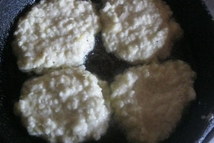 Шаг 5: Жарить на разогретом растительном масле …