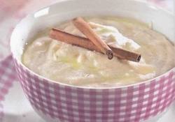 Рецепт: Манная каша с «джемом» из кураги 