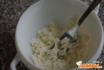 Шаг 3: Мнем фету.