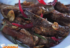 Бараньи ребрышки с клюквенным соусом