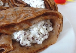 Шоколадные блины с творогом