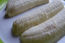 Шаг 1: Бананы нужно помыть, шкурку снять …