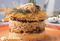 Салат-торт с курицей и грибами