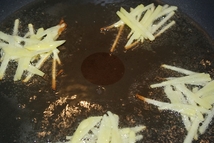 Шаг 9: Обжариваем на растительном масле