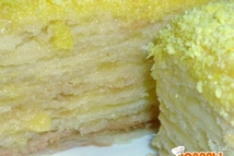 Шаг 6: Остывшие коржи переслоить полностью остывшим …