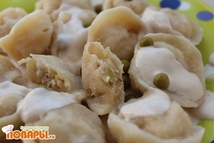 Шаг 5: Ставим воду, солим. Соевые пельмени …