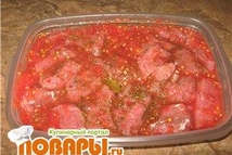 Шаг 1: Приготовить маринад для мяса. Помидоры …