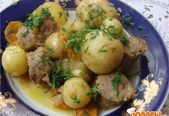 Гуляш с колбаской