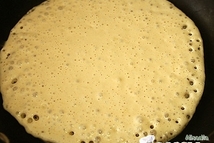 Шаг 2: Накрываем крышкой и полотенцем и …