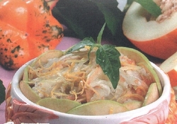 Рецепт: Салат из дыни, яблок и тыквы