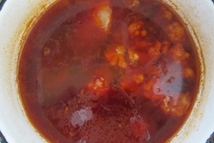 Шаг 5: Когда мясо сварится до полуготовности, …