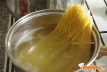 Шаг 1: Варим спагетти, обязательно их не …