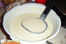 Шаг 1: Для начала выпекаем блины. Смешиваем …