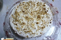 Шаг 9: Готовим крем: сметану взбить и …