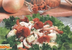 Салат из кальмаров с грибами