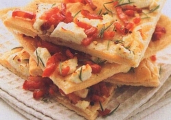 Рецепт: Пицца с панчеттой, розмарином и козьим сыром  