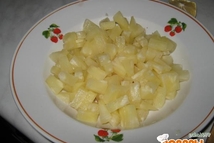 Шаг 3: Ананас нарезать брусочками отжать немного …