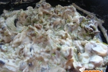 Шаг 4: Готовим соус. Поджариваем лук и …