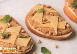 Рецепт: Бутерброды с ореховым паштетом