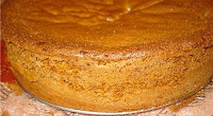 Нежный ореховый высокий бисквит