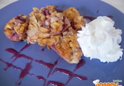 Рецепт: Клафути с яблоками и вишней