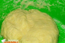 Шаг 2: Замесить тесто,разделить на 6-8 шариков …