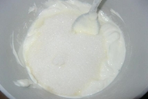 Шаг 7: Для крема смешать сметану с …