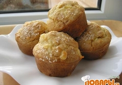 Рецепт: Маффины с сыром и ветчиной