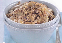 Рецепт: Гречневая каша с грибами и луком  