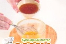 Шаг 2: Взбить сливки до крепкой пены. …