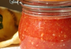 Аджика (помидоры с перцами и чесноком)