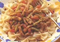 Рецепт: Фарфалле с телятиной и перцем