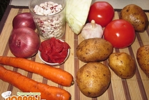 Шаг 2: Жарим вместе: картошку, морковь, фасоль; …