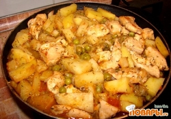 Рецепт: Жаркое по-домашнему с курицей и зелёным горошком