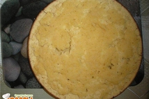 Шаг 5: Второй корж пропитываем соком.