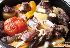 Бараньи ребрышки, запеченные с овощами и фруктами