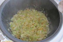 Шаг 5: Лук мелко нарезаем и тоже …