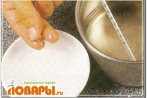 Шаг 1: Растворить сахар в воде и …