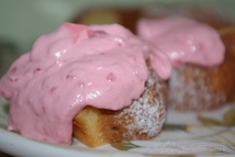 Шаг 3: Взбила сливки с сахарной пудрой, …