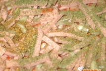 Шаг 4: Посыпать специями и приправами, зеленью