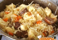 Картофельные кнедли с капустой и домашней колбасой