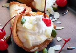 Вафли со взбитыми сливками